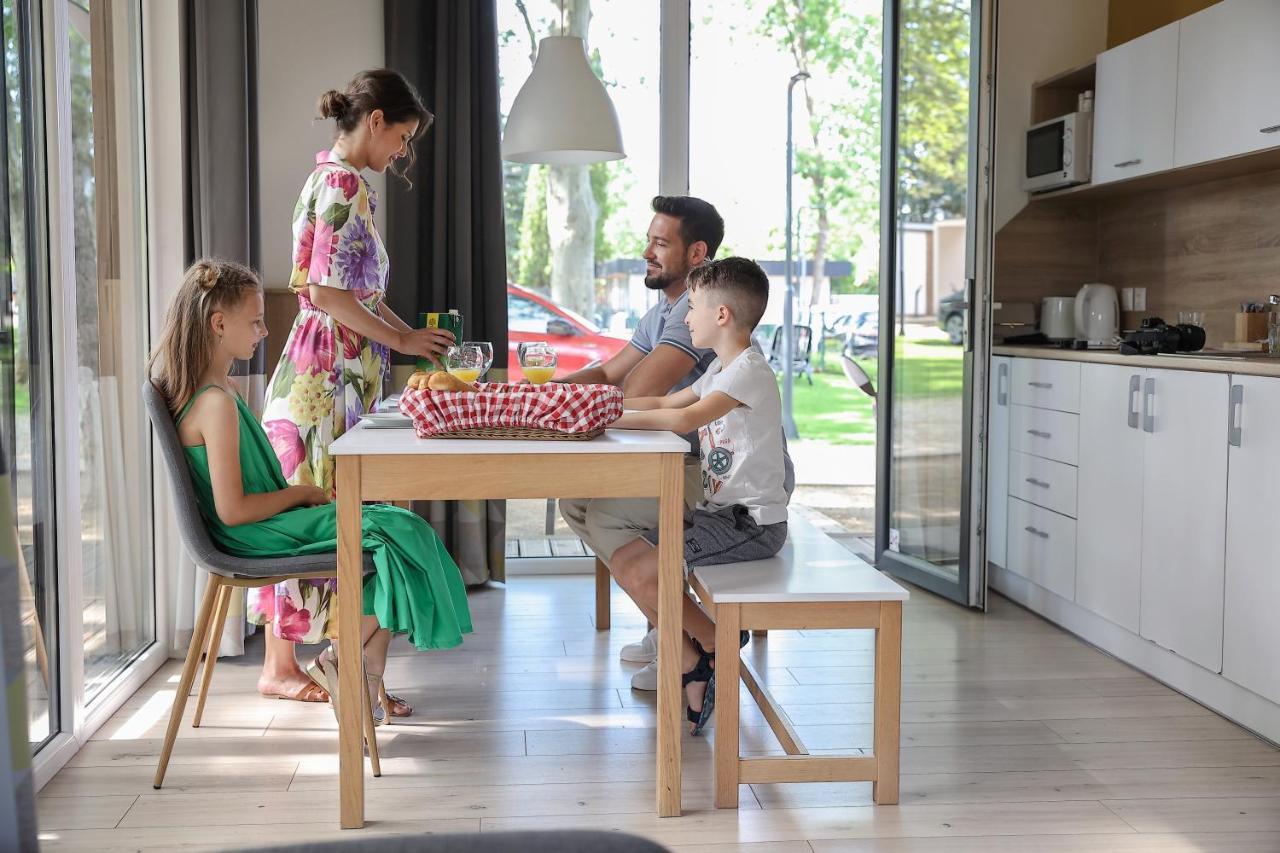 Barack Thermal & Natura Apartments Tiszakécske المظهر الخارجي الصورة